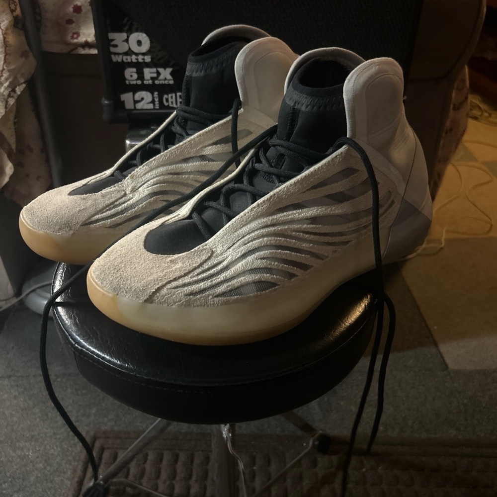 YZY QUANTUM SNEAKERS SIZE 12